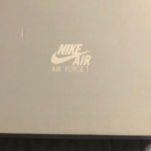 Hightop Air Force 1’s black